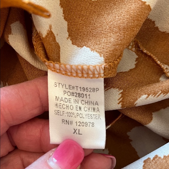 Entro Leopard Hi Lo Button Down Blouse - Picture 8 of 9